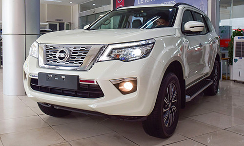 Xe ton kho cuc nhieu, dai ha gia oto tu nay den Tet