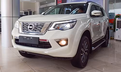 Xe ton kho cuc nhieu, dai ha gia oto tu nay den Tet