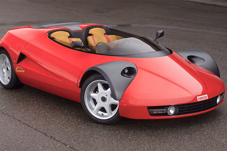 Siêu xe Ferrari Conciso ra mắt lần đầu tại triển lãm Frankfurt 1992 và ngay năm sau đó, tại triển lãm Geneva, Conciso vinh dự giành được vị trí thứ hai trong bảng vinh danh Giải thưởng thiết kế Eurosign Design Awards. 