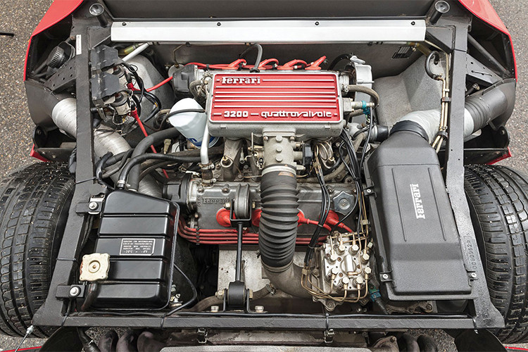 Xe mang trên mình động cơ V8 3,2 lít nguyên bản từ chiếc 328 GTS của hãng siêu xe Ferrari với công suất 270 mã lực và hộp số tay 5 cấp, nhưng hiệu suất được cải thiện đáng kể do trọng lượng xe được giảm xuống 362 kg, so với 1.263 kg ở mẫu siêu xe tiêu chuẩn.