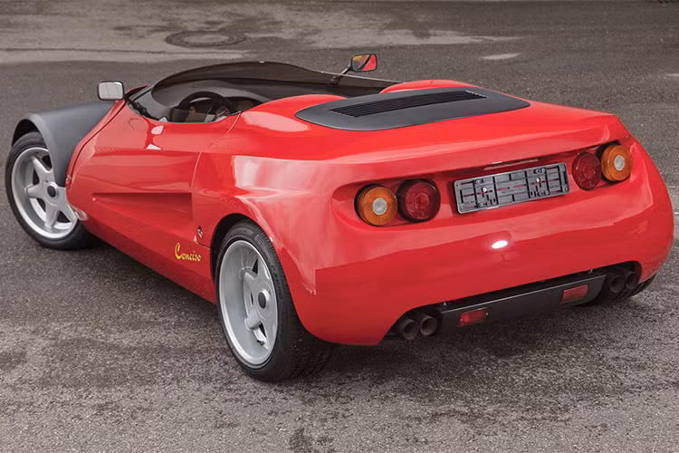 Chiếc xe concept này được xem là cầu nối giữa hai nhà sản xuất siêu xe Ferrari và Lotus. Mẫu xe thể thao mang phong cách khá kì dị này sẽ chuẩn bị được RM Sotheby's, Mỹ cho lên sàn đấu giá vào tháng 5/2018 tới đây.