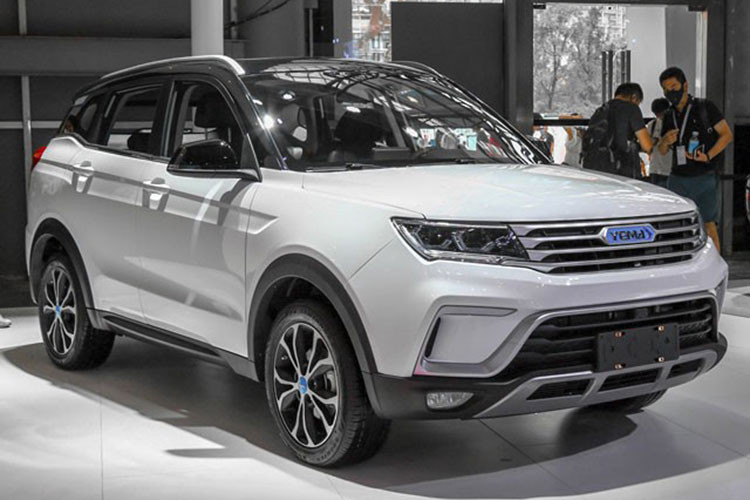 Trong khi nhiều hãng sản xuất ôtô ở Trung Quốc thường xuyên sao chép các thương hiệu nước ngoài như Porsche hay Land Rover, thì đây là lần đầu tiên có một mẫu SUV của Trung Quốc lại “nhái” một mẫu xe bản địa khác. SUV siêu rẻ Yema Bojun được thiết kế giống hệt chiếc Geely Boyue - một chiếc xe nhái Range Rover Evoque.