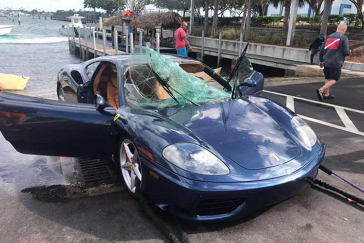 Chiếc Ferrari gặp nạn này là mẫu 360 Modena, được sản xuất trong giai đoạn từ năm 1999 đến 2005. Ở thời điểm được bày bán chính thức, giá siêu xe Ferrari 360 khởi điểm khoảng 172.000 USD (khoảng 3,98 tỷ đồng).