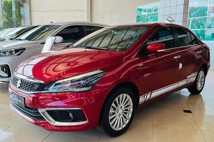 Loạt ôtô Nhật Bản nhập khẩu ế nhất Việt Nam đầu tiên phải kể đến là Suzuki Ciaz, mẫu xe sedan này bán ra chỉ được 4 xe trong tháng 10/2023 vừa qua, giảm 4 xe so với tháng 9. Cộng dồn 10 tháng đầu năm 2023, Ciaz vẫn chỉ bán được 32, vẫn ít nhất toàn thị trường ôtô Việt Nam.