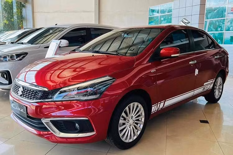 Loạt ôtô Nhật Bản nhập khẩu ế nhất Việt Nam đầu tiên phải kể đến là Suzuki Ciaz, mẫu xe sedan này bán ra chỉ được 4 xe trong tháng 10/2023 vừa qua, giảm 4 xe so với tháng 9. Cộng dồn 10 tháng đầu năm 2023, Ciaz vẫn chỉ bán được 32, vẫn ít nhất toàn thị trường ôtô Việt Nam.