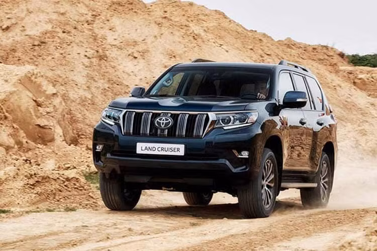  Toyota Land Cruiser Prado: 18 xe Kết thúc tháng 10/2023, Toyota Land Cruiser Prado bán được 18 xe, xếp vị trí thứ 6 trong danh sách ô tô bán chậm. Được đánh giá cao về độ ổn định, bền bỉ... tuy nhiên giá bán lên 2,588 - 2,599 tỉ đồng chính là nguyên nhân khiến Cruiser Prado không được số đông người Việt lựa chọn.