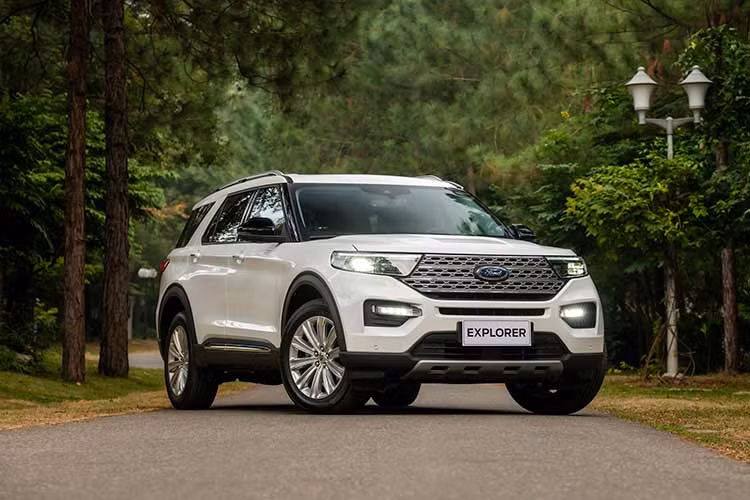  Ford Explorer: 5 xe Mẫu SUV full-size của Ford bán ra được 5 xe trong tháng 10/2023. Giá bán lên tới gần 2,5 tỉ đồng sau lần điều chỉnh trong tháng 4/2023 khiến Explorer phần nào mất đi tính cạnh tranh, khó tiếp cận số đông khách hàng mua ôtô tại Việt Nam.