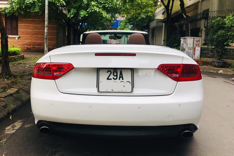 Trang thiết bị an toàn mà Audi A5 Cabriolet được trang bị bao gồm hệ thống chống bó cứng phanh ABS, hệ thống phẩn bố lực phanh điện tử EBD, trợ lực phanh khẩn cấp EBA và hệ thống cân bằng điện tử ESP...