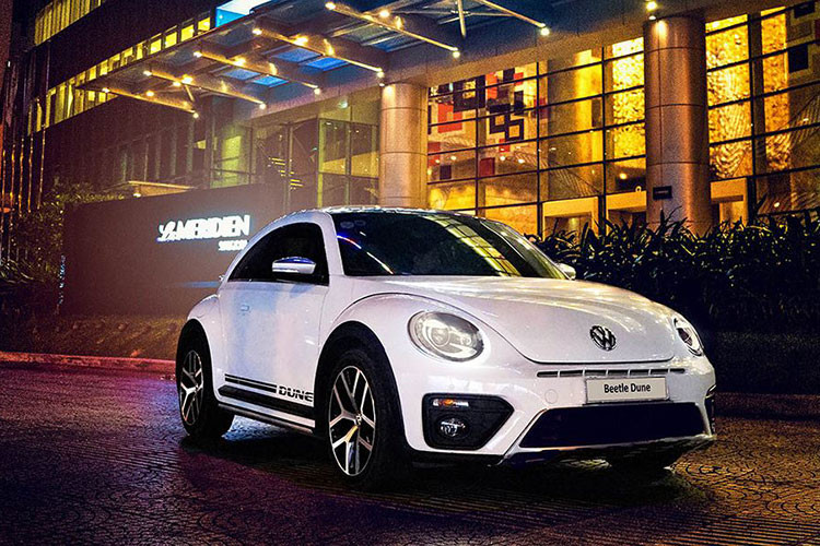 Volkswagen Việt Nam cũng áp dụng mức ưu đãi cho khách hàng mua Beetle Dune hiện có giá 1,469 tỉ đồng. Tặng 1 năm bảo hiểm &amp; 2 năm bảo dưỡng giá trị tương đương 40 triệu đồng cho xe Scirocco. Tặng 1 năm bảo hiểm giá trị tương đương 20 triệu đồng cho xe Passat. Chương trình được áp dụng đến hết 31/3/2019 tại hệ thống đại lý Volkswagen trên toàn quốc.