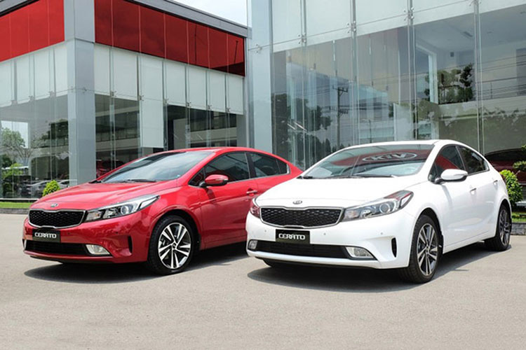 Từ nay đến 31/3, Kia Motors Vietnam cũng sẽ dành tặng 60 phần quà may mắn, gồm các sản phẩm trang sức cao cấp đến các khách hàng khi mua xe Morning AT và Morning S AT. 