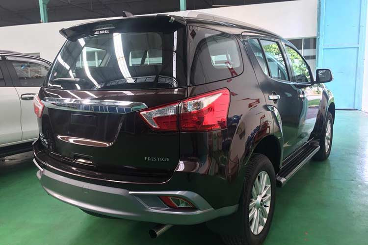 Lựa chọn thứ hai của Isuzu Mu-X 2018 mới là động cơ Blue Power 1,9 lít mới cho ra công suất 150 mã lực và 350Nm mô-men xoắn, đây là động cơ đang được nhiều khách hàng mong chờ trên phiên bản mới. Cả hai bản động cơ đều được rang bị tiêu chuẩn với hộp số tự động 6 cấp.