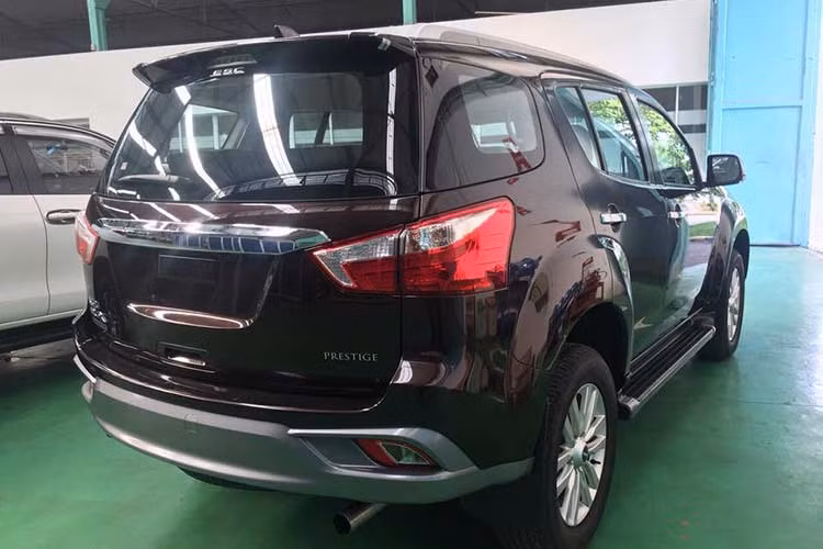 Lựa chọn thứ hai của Isuzu Mu-X 2018 mới là động cơ Blue Power 1,9 lít mới cho ra công suất 150 mã lực và 350Nm mô-men xoắn, đây là động cơ đang được nhiều khách hàng mong chờ trên phiên bản mới. Cả hai bản động cơ đều được rang bị tiêu chuẩn với hộp số tự động 6 cấp.