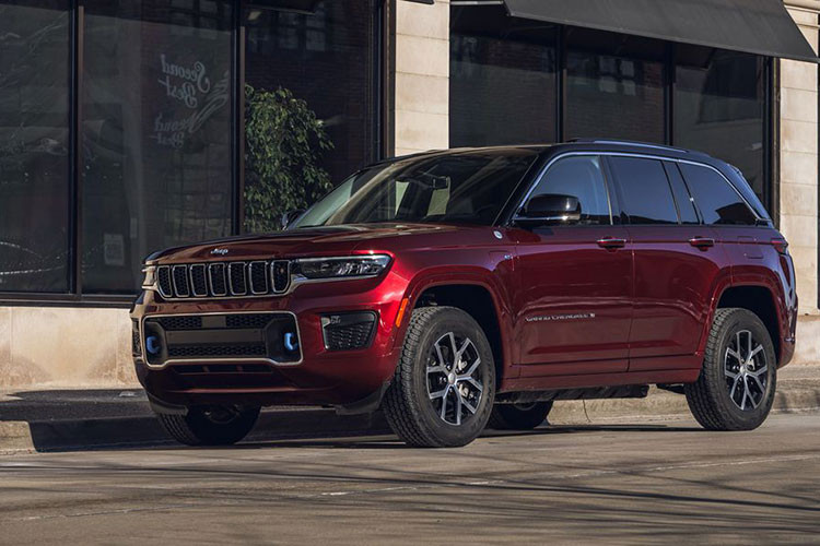 Jeep tiep tuc trieu hoi hang loat cac dong xe dong co xang lai dien-Hinh-2