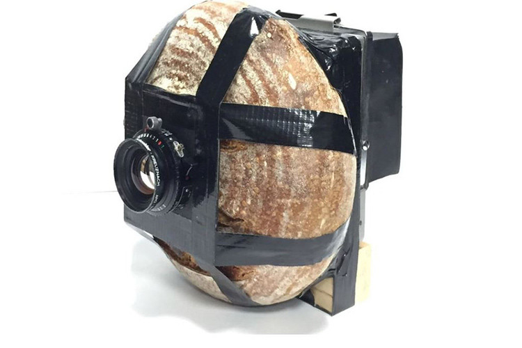 Quả thực những chiếc máy ảnh kỳ dị nhất thế giới này không còn là công cụ để tạo nghệ thuật nữa, chúng chính là những tác phẩm nghệ thuật. Troing ảnh là chiếc máy ảnh làm tử bánh mì