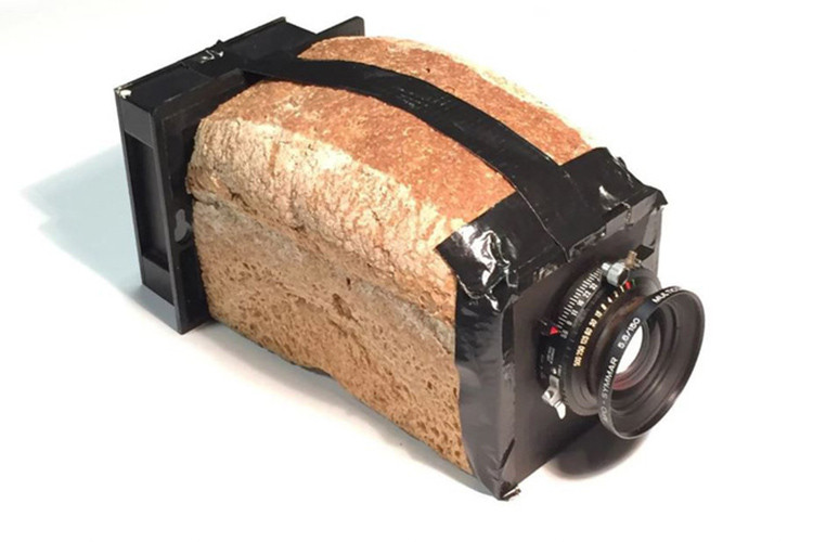 Máy ảnh làm từ ổ bánh mì gối.