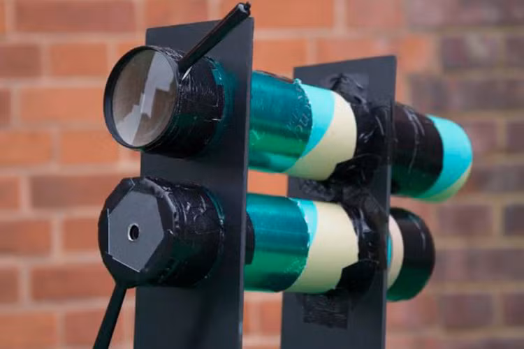 Máy ảnh làm từ... rác.