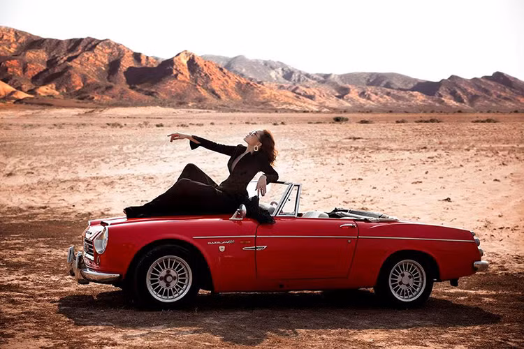 Chiếc xe còn có tên Datsun Sports 1600 hoặc Datsun Fairlady 1600 tùy theo từng thị trường.