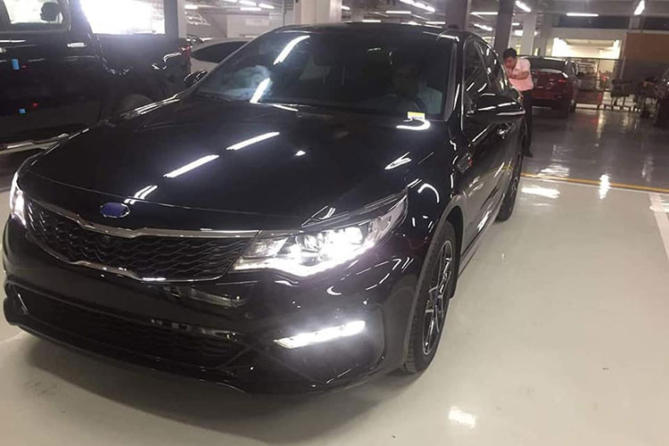 Mẫu xe sedan Kia Optima có vẻ không mấy thành công với Thaco nếu so với các “đàn em” như Cerato hay Morning. Vì vậy đợt nâng cấp lần này hứa hẹn sẽ giúp cho Kia Optima cải thiện được doanh số, tăng khả năng cạnh tranh với các đối thủ trực tiếp tại Việt Nam như Mazda6 hay Toyota Camry.