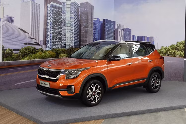 Seltos là một trong những model tâm điểm chú ý của thị trường kể từ khi ra mắt tới cho tới thời điểm hiện tại, với doanh số 10.008 xe được bán ra. Kia Seltos trở thành mẫu xe đứng vị trí thứ tư trong Top 10 xe bán chạy nhất Việt Nam quý III/2021. Được đánh giá cao nhờ thiết kế thể thao, bắt mắt cùng mức giá hợp lý, đã giúp Kia Seltos vượt mặt các anh cả trong phân khúc crossover hạng B trở thành mẫu xe bán chạy nhất phân khúc.