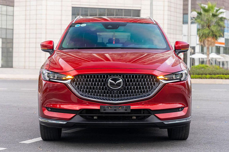  Mazda CX-8: 319 xe Mẫu xe đứng thứ 4 trong phân khúc SUV hạng D là Mazda CX-8. Trong tháng 9 vừa qua, mẫu xe này bán ra 319 xe, tăng trưởng 51,9%. Mazda CX-8 hiện là một trong những mẫu xe có giá rẻ nhất trong phân khúc SUV hạng D, dao động từ 949 triệu đến 1,129 tỷ đồng.