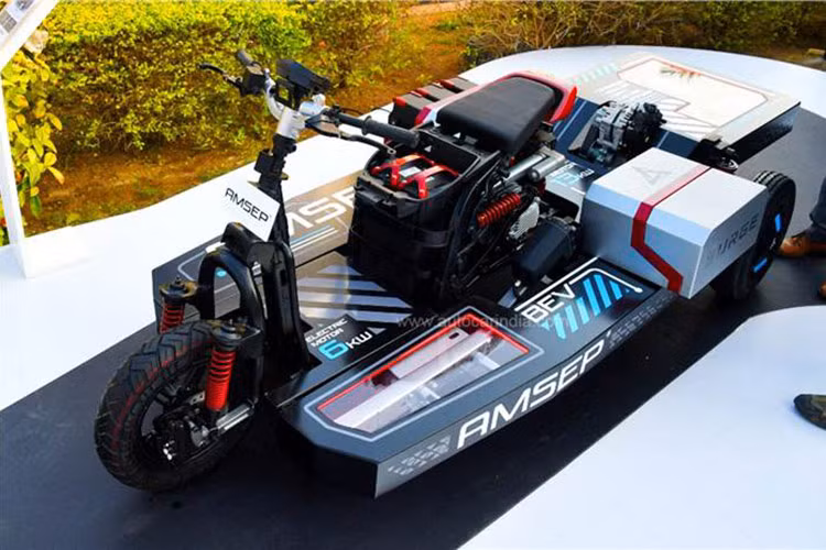 Như vậy, Hero Surge 32 vừa có thể đảm nhận chức năng như một phương tiện di chuyển cá nhân thông thường, lại có thể dễ dàng chuyển đổi thành mẫu xe chở đồ cực tiện lợi.