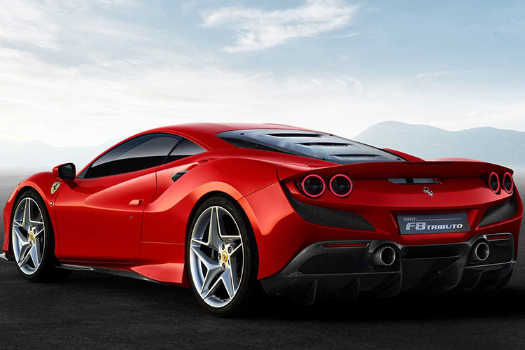Ferrari F8 Tributo mất 2,9 giây để tăng tốc 0-100 km/ h và 7,8 giây từ 0- 200 km/ h. Ở phiên bản 488 Pista cuối cùng, động cơ V8 này đã được cải tiến ở van nạp xả, piston và thành xy-lanh, hệ thống tăng áp và giải nhiệt không khí nạp intercooler lớn hơn.