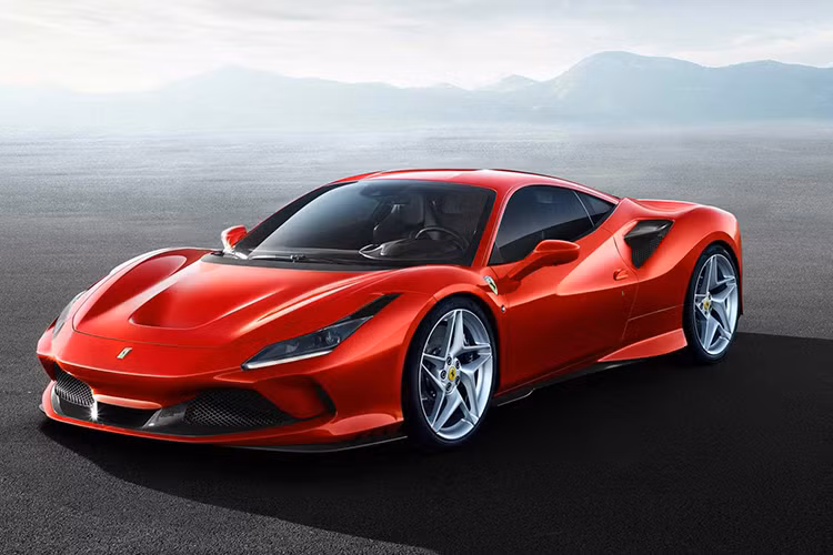 Thiết kế của Ferrari luôn mang một vẻ đẹp “sexy” ở mọi thời đại. Mặc dù được đổi mới toàn diện về thiết kế nhưng tổng thể của siêu xe Ferrari F8 Tributo vẫn có mối liên hệ với dòng 488 GTB, chứ không khác biệt kiểu “một trời, một vực”. Những ai yêu xe Ferrari chắc chắn sẽ nhận ra khi xem hình ảnh này.
