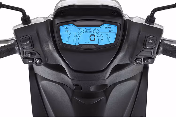 Hệ thống treo của xe gồm giảm xóc trước với trang bị phuộc ống lồng 33mm, và giảm xóc lò xo trụ đôi phía sau có 5 vị trí điều chỉnh cho người dùng lựa chọn. Bộ vành của xe có kích thước lệnh với vành trước 16 inch và vành sau 14 inch bằng hợp kim nhôm, đi kèm là phanh đĩa và hệ thống chống bó cứng phanh ABS.