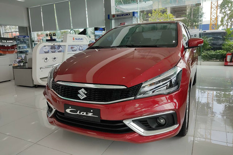 "Người anh em" của Ertiga là Suzuki Ciaz xếp vị trí thứ 2 trong danh sách do đây là mẫu xe bán chậm nhất phân khúc sedan hạng B. Tính từ đầu năm đến nay, tổng doanh số của mẫu xe này chỉ đạt 21 xe, tức chưa đến 3 xe giao đến tay khách hàng. Doanh số tháng 8 chỉ đạt 4 xe.