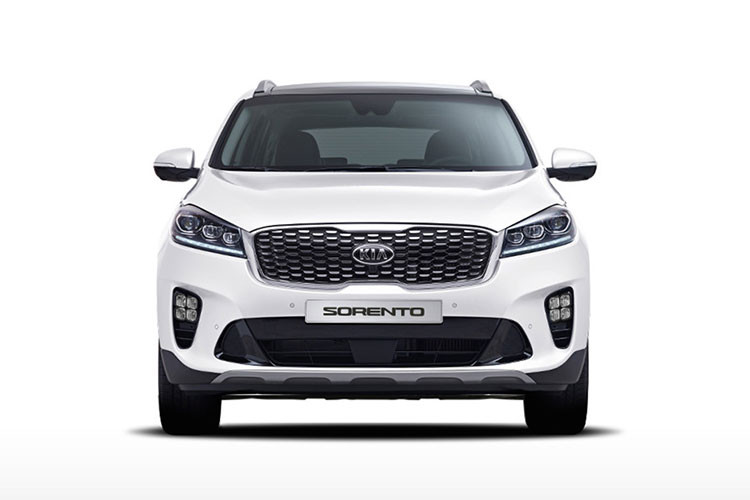 Mẫu SUV Kia Sorento 2018 facelift đang trên đường cập bến Đông Nam Á, Kia Malaysia đã công bố hình ảnh đầu tiên của bản facelift Sorento trên các phương tiện truyền thông. Trước đó, chiếc SUV thế hệ thứ ba (UM) của Kia đã được cho ra mắt tại quê nhà Hàn Quốc vào tháng 7.