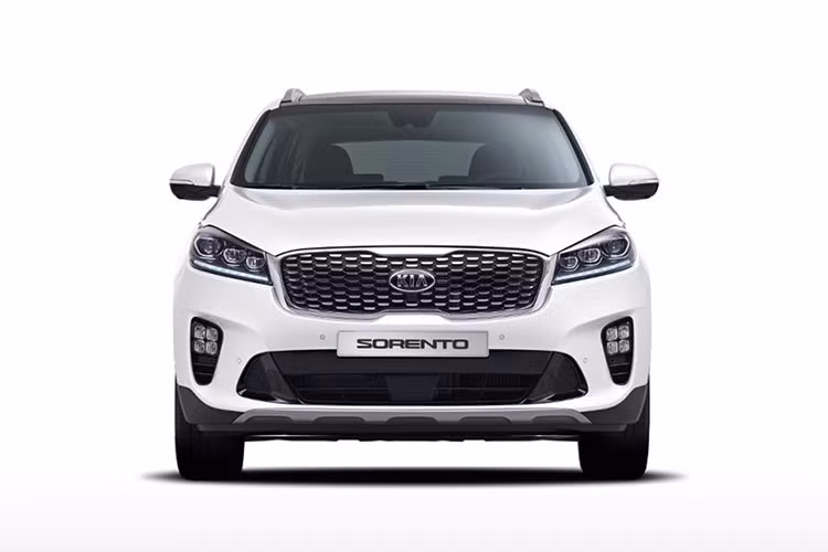 Mẫu SUV Kia Sorento 2018 facelift đang trên đường cập bến Đông Nam Á, Kia Malaysia đã công bố hình ảnh đầu tiên của bản facelift Sorento trên các phương tiện truyền thông. Trước đó, chiếc SUV thế hệ thứ ba (UM) của Kia đã được cho ra mắt tại quê nhà Hàn Quốc vào tháng 7.