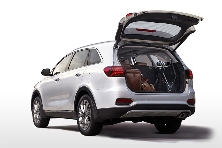 Trước khi ra mắt bản facelift tại Malaysia, mẫu Kia Sorento cung cấp 2 phiên bản gồm động cơ xăng 2,4 lít và diesel 2,4 lít. Hiện tại, thông số kỹ thuật của Sorento mới cho thị trường Malaysia vẫn chưa được xác nhận.