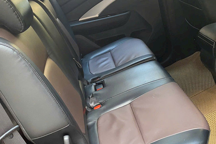 Không chỉ thu hút bởi kiểu dáng khỏe khoắn, Xpander Cross còn nổi tiếng nhờ không gian nội thất rộng rãi, hệ thống treo êm ái, phù hợp cho những chuyến đi xa của các gia đình trẻ. Ngoài ra, động cơ 1.5L tiết kiệm và chi phí bảo dưỡng thấp cũng là điểm cộng lớn khi xét về tổng chi phí sở hữu lâu dài.