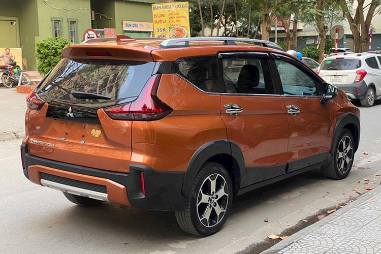 Theo thông tin từ người rao bán, chiếc Xpander Cross này là xe “một chủ từ đầu”, toàn bộ dàn lốp vẫn còn nguyên bản theo xe – một chi tiết cho thấy chủ cũ sử dụng xe cẩn thận và không có dấu hiệu thay đổi kết cấu hay can thiệp kỹ thuật lớn.