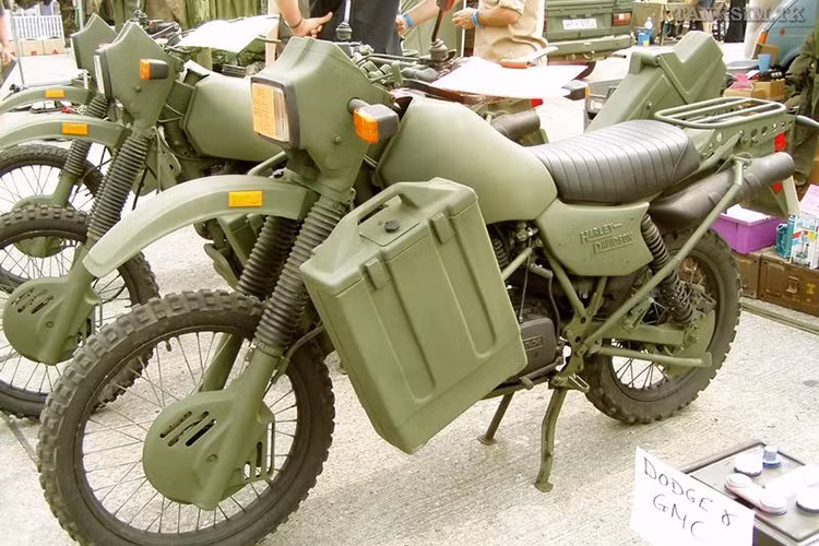 Nhà sản xuất không tiết lộ nhiều thông tin về xe nhưng MT500 được cung cấp sức mạnh bởi một động cơ Rotax làm mát bằng không khí.