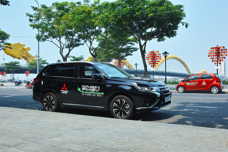 Vào năm ngoái, các trạm sạc điện dành cho ôtô đầu tiên đã chính thức được khánh thành tại TP. Đà Nẵng. Những chiếc xe ôtô Mitsubishi i-MiEV cũng đã bắt đầu được chạy thử từ khi đó cho đến nay và được đánh giá đem lại kết quả tốt, đặc biệt với mội trường.