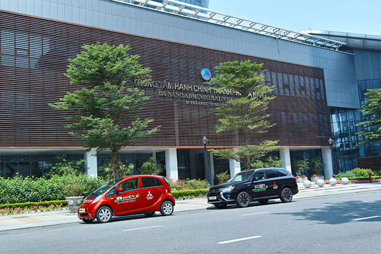 Những mẫu xe điện mới này sẽ giúp MMC và DOIT nghiên cứu ứng dụng công nghệ xe ôtô điện tại Việt Nam để giảm khí thải CO2, sử dụng tại các điểm du lịch ở địa phương, đặc biệt xung quanh thành phố Đà Nẵng và di sản văn hóa thế giới Hội An.