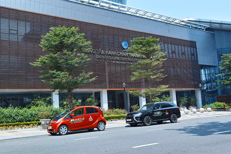 Những mẫu xe điện mới này sẽ giúp MMC và DOIT nghiên cứu ứng dụng công nghệ xe ôtô điện tại Việt Nam để giảm khí thải CO2, sử dụng tại các điểm du lịch ở địa phương, đặc biệt xung quanh thành phố Đà Nẵng và di sản văn hóa thế giới Hội An.