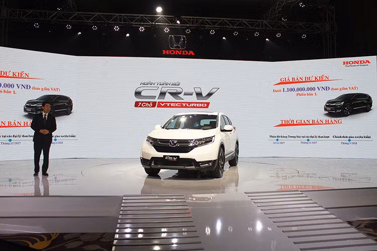 Mẫu crossover này sẽ được bán tại thị trường Việt Nam bắt đầu từ tháng 1/2018, với 5 tùy chọn màu sắc. Hiện hãng xe Honda vẫn chưa công bố giá bán chính thức cho các phiên bản nhưng chắc chắn không quá 1,1 tỷ đồng.