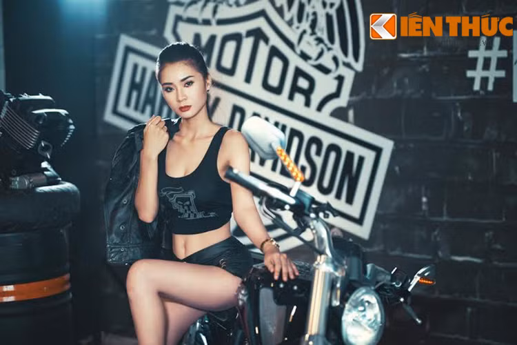 “Cậu em út ngỗ nghịch” nhất trong gia phả nhà Harley Davidson có vẻ nhún nhường trước người đẹp. 