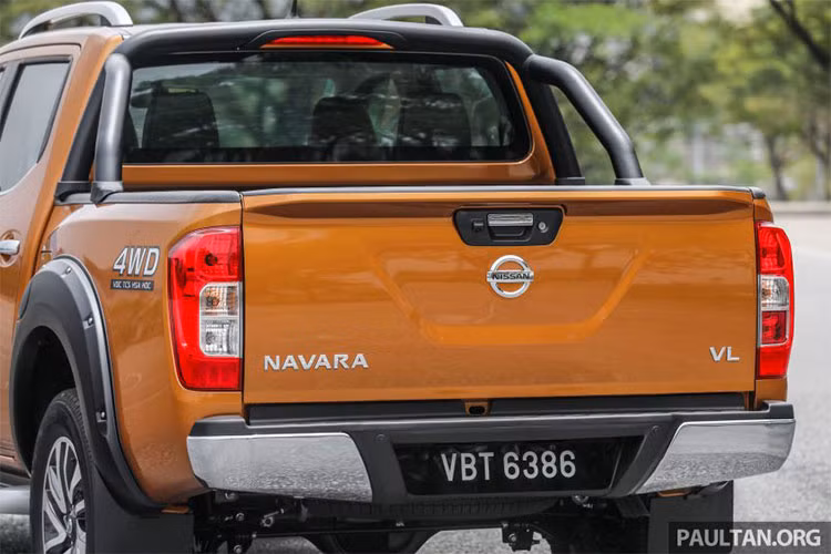 Ngoài ra, Nissan Navara VL Plus mới là chiếc xe bán tải Nhật Bản đầu tiên tại thị trường Malaysia sở hữu hệ thống treo sau đa liên kết, mang đến sự thoải mái và khả năng xử lý tốt hơn, tương tự những mẫu SUV.