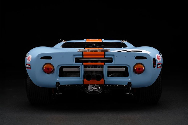 Mô hình Ford GT40 tỷ lệ 1: 8 mới nhất này đã được phát triển trong vài tháng, trong đó hơn 4.000 giờ đã được đổ vào dự án. Tuy nhiên Amalgam đã không đơn độc trong dự án này bởi họ nhận được sự hỗ trợ của cả Bộ phận Lưu trữ và Di sản Ford, cũng như Gulf Oil International.