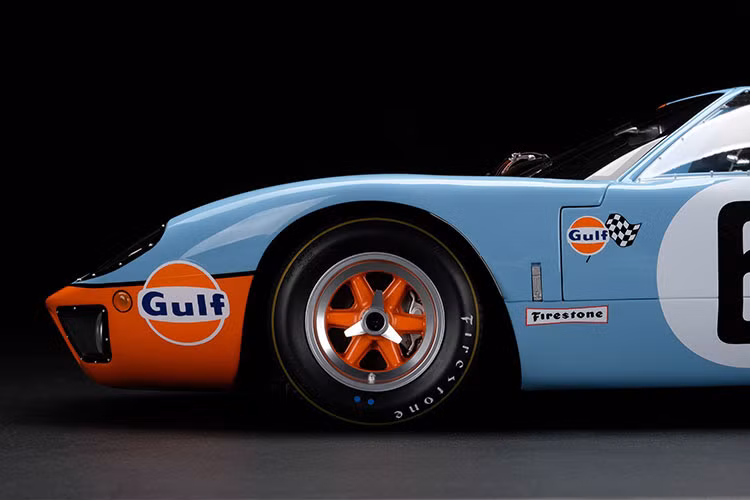 Các đội đã làm việc vất vả để thể hiện chính xác chiếc GT40 khung gầm số 1075 như ngày đua năm 1969, đây là một thử thách khó hơn nhiều người tưởng tượng. Mặc dù là một chiếc xe ghi dấu lịch sử, GT40 khung gầm số 1075 đã trải qua một số sửa đổi sau chiến thắng Le Mans.