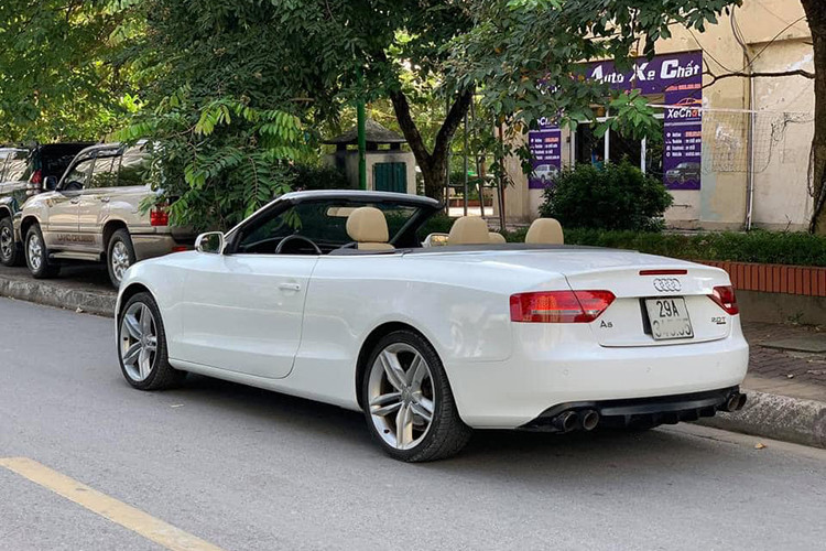 Trang thiết bị an toàn đi kèm mà Audi A5 Cabriolet được trang bị bao gồm hệ thống chống bó cứng phanh ABS, hệ thống phẩn bố lực phanh điện tử EBD, trợ lực phanh khẩn cấp EBA và hệ thống cân bằng điện tử ESP... 