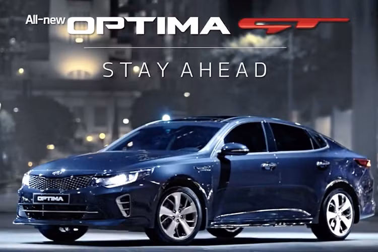 Hiện tại giá bán của Kia Optima GT 2017 vẫn chưa được công bố, tuy nhiên Naza Kia Malaysia cho biết đã bắt đầu nhận đơn đặt hàng cho mẫu xe này. Tại thị trường Việt Nam, Kia Optima 2016 được Thaco Kia lắp ráp và phân phối chính hãng với giá bán từ 915 triệu đồng cho bản 2.0 AT, 990 triệu đồng cho bản 2.0L ATH và 1,045 tỷ đồng với bản 2.4 GT Line.