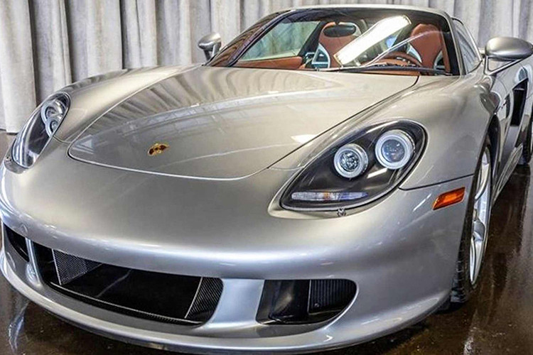 Cụ thể, siêu xe Porsche Carrera GT rao bán này thuộc đời 2005, dù trải qua thời gian hơn 12 năm nhưng mức ODO của xe chỉ dừng lại ở mức 69 dặm (tương đương với 111km) đây là một một điều đáng ngạc nhiên.