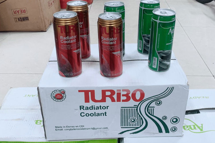 Ha Noi: Hai vo chong nhap vien cap cuu vi uong nham nuoc lam mat dong co oto-Hinh-2