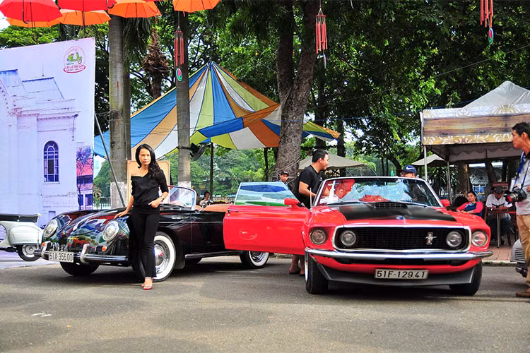 Đây cũng là dịp găp gỡ, giao lưu, chia sẻ những hình ảnh, kỷ niệm giữa chủ nhân với xế cổ hàng hiếm của mình trên những hành trình "ngao du" đầy lãng mạn, qua đó để du khách và công chúng có dịp tham quan thưởng lãm, với rất nhiều hoạt động diễn ra tại ngày hội.