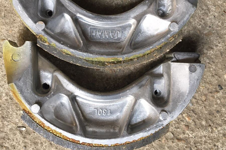 Các má phanh có chữ Nouvo &amp; Sirius cùng 3.500 chiếc vỏ hộp đẹp mắt dùng để đóng gói má phanh chờ ngày tuồn ra thị trường.