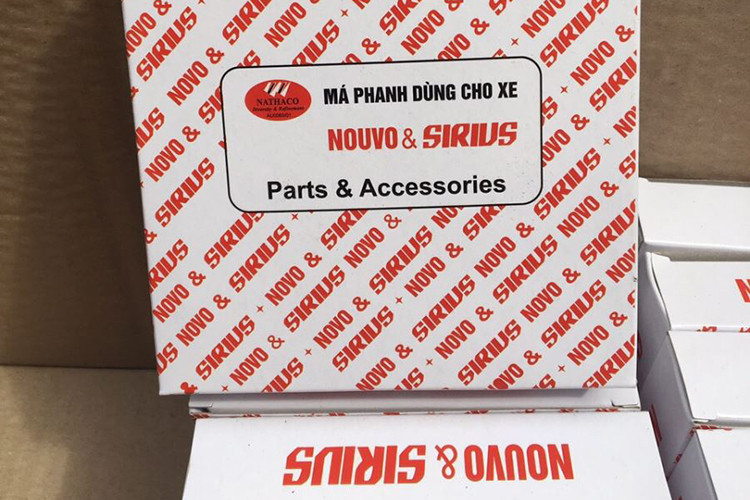 Toàn bộ số hàng hóa này chủ cơ sở chưa xuất trình được hóa đơn chứng từ, có dấu hiệu giả mạo nhãn hiệu Yamaha được bảo hộ tại Việt Nam. Đoàn kiểm tra Đội Quản lý thị trường số 1 đã tạm giữ toàn bộ số hàng hóa trên để xác minh làm rõ và xử lý theo quy định.